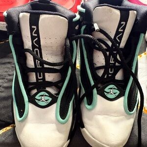 Nike White & Mint Green Basketball Sneakers